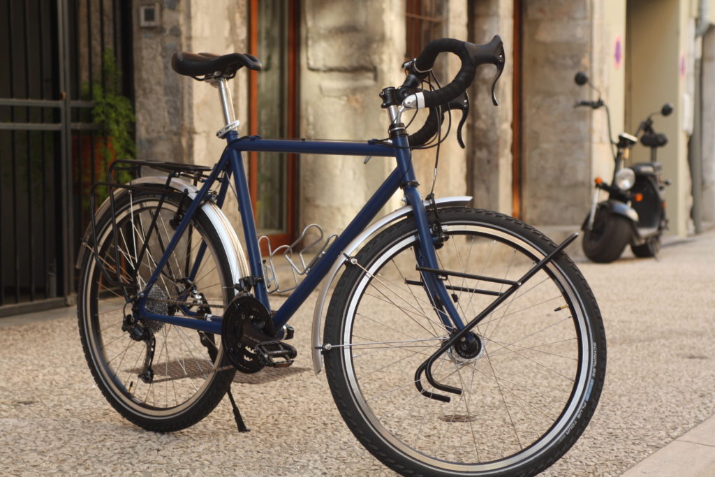 Vélo de voyage acier bleu sur-mesure
