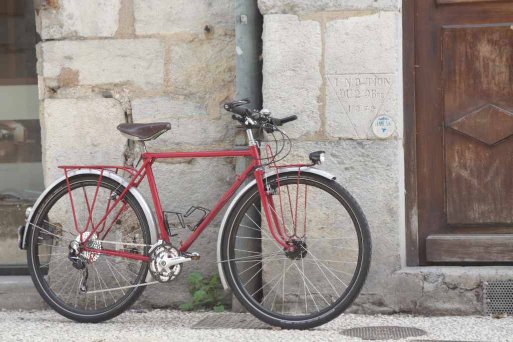 Vélo de 1947 rouge restauré