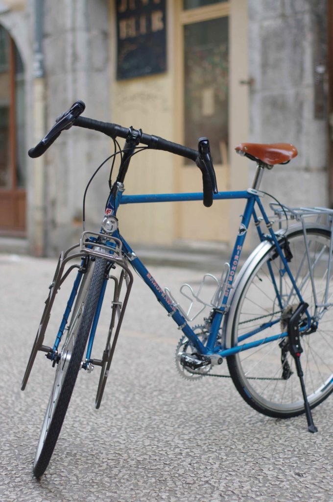 Vélo Hirondelle transformé en vélo de voyage gravel