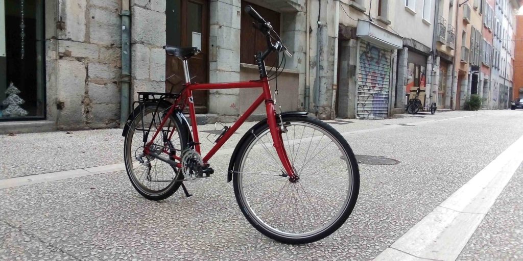Vélo restauré rouge selle Brooks